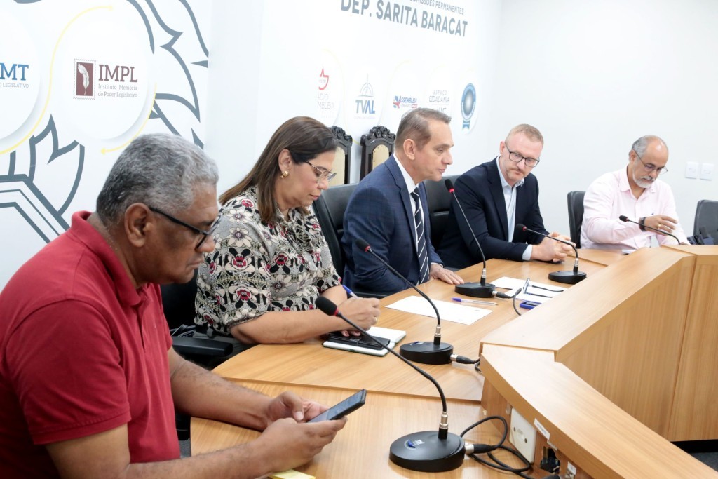 Wilson Santos, sindicalistas e Seplag discutem pauta para reunião do Conselho Previdenciário do Estado