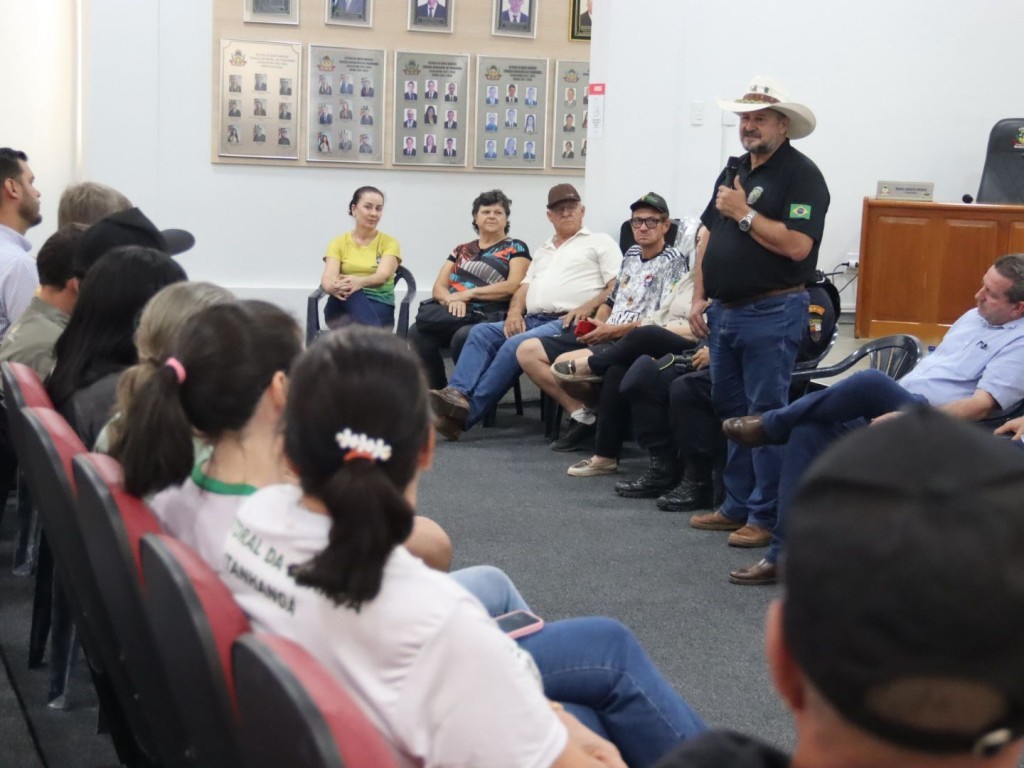Deputado Gilberto Cattani percorre municípios do Médio-Norte e ouve demandas da população