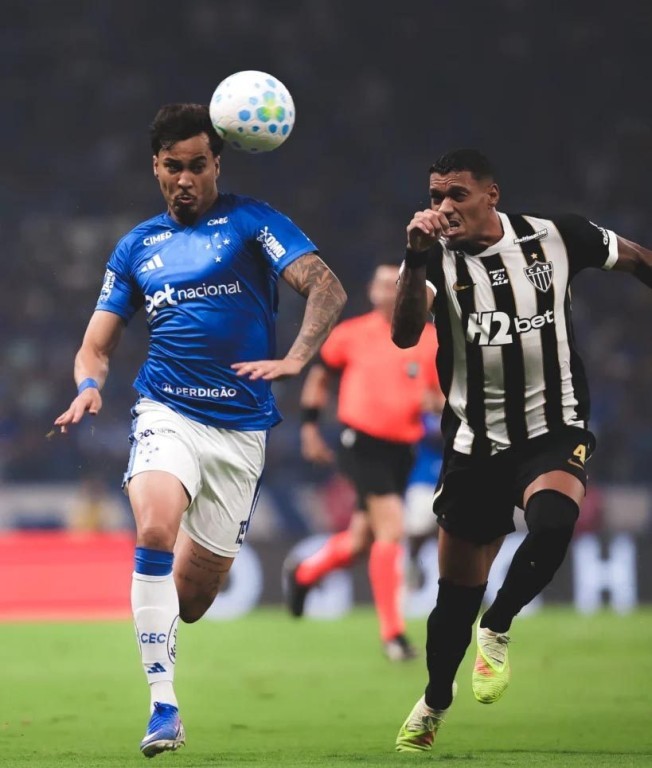 Atlético-MG supera crise, vence Cruzeiro no Mineirão e encerra série negativa no Brasileirão