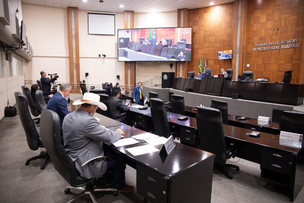 Deputados aprovam em Redação Final PDL que susta consignados dos servidores públicos por 120 dias