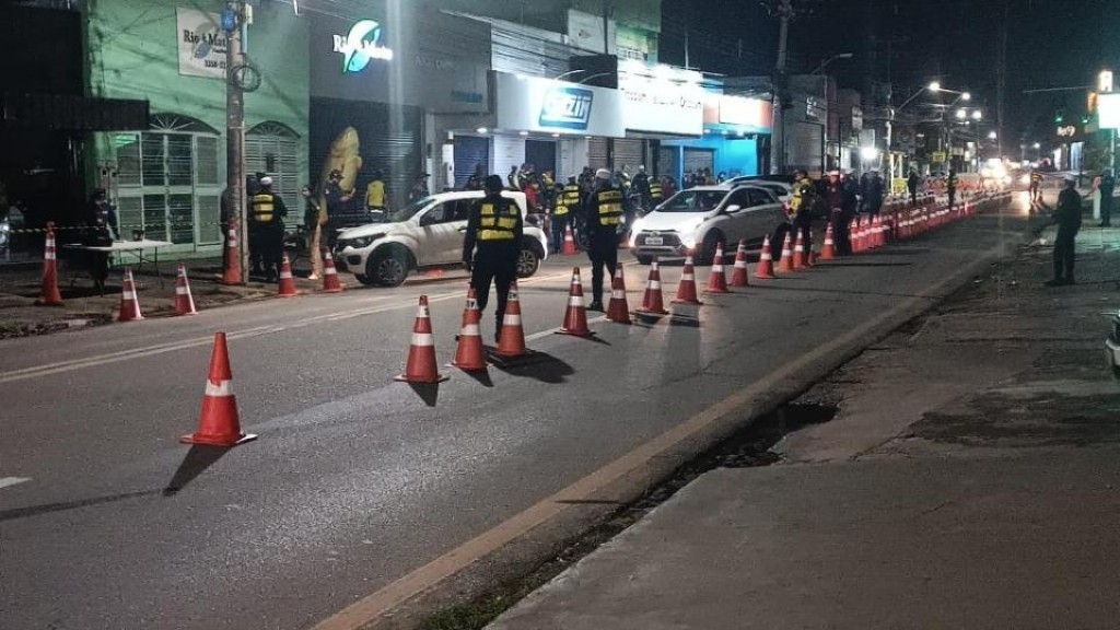 Operação Lei Seca intensifica fiscalização e encaminha oito pessoas à delegacia