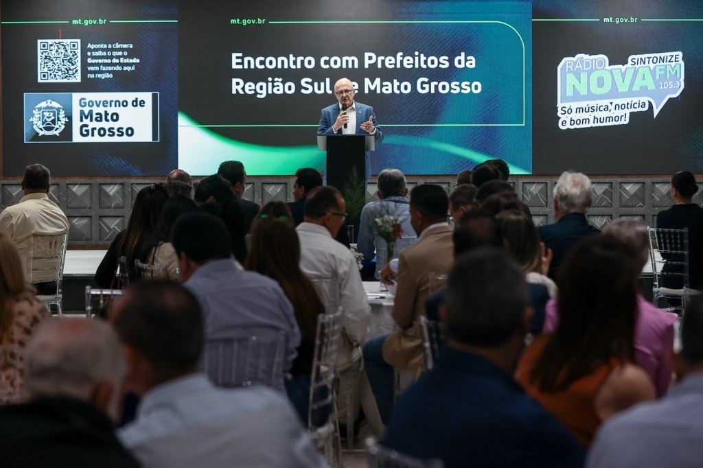 Governador defende ação conjunta entre Estado e municípios para ampliar atenção básica, creches e frota escolar