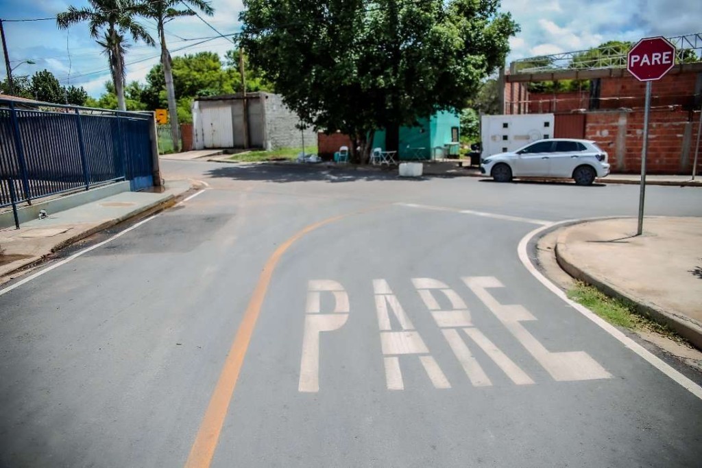 Botelho vistoria obras de pavimentação nos bairros Novo Tempo e Amperco e destaca avanços na infraestrutura
