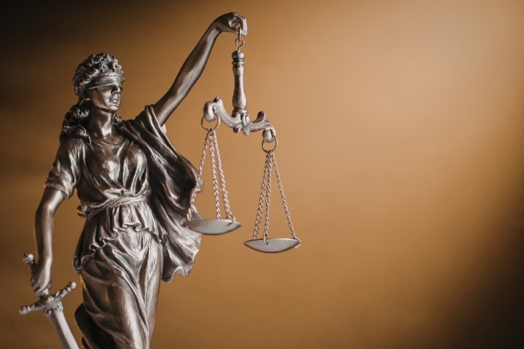 Júri condena réu a 48 anos por feminicídio e homicídio qualificado