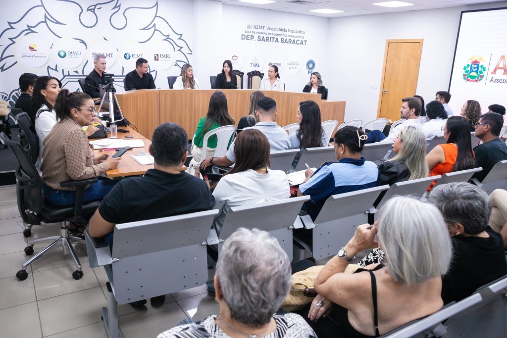 CST da Enfermagem homenageia profissionais na ALMT