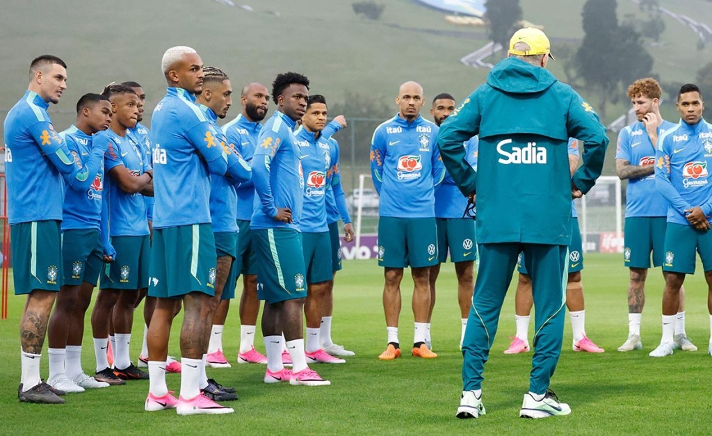 Ancelotti testa Rayan e Léo Pereira em último ensaio antes de amistoso contra o Egito