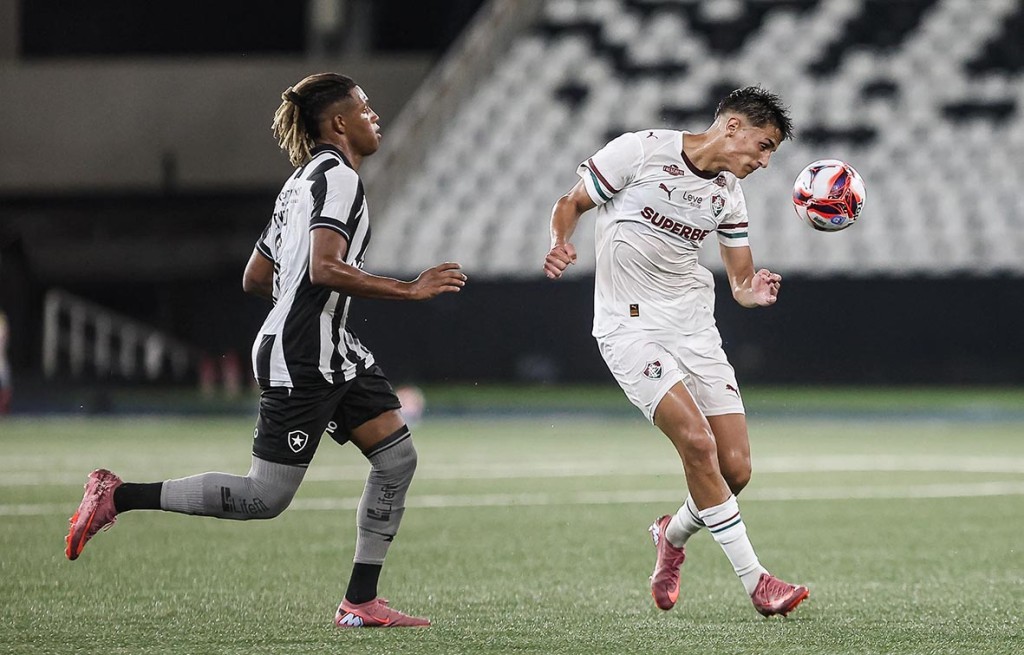 Fluminense vence Botafogo e garante vaga nas quartas do Carioca