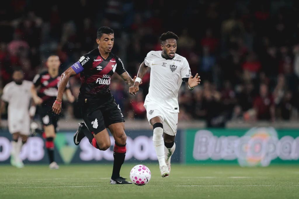 Athletico-PR e Atlético-MG empatam em 2 a 2 no Brasileirão