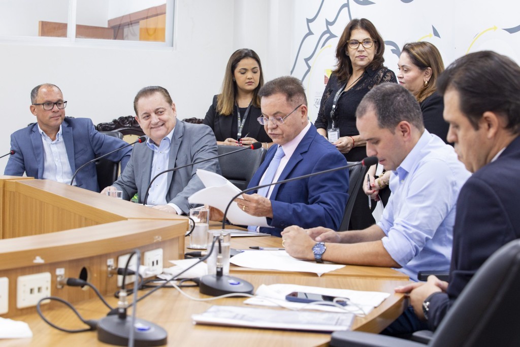 CCJR derruba veto a projeto que autoriza presença de professor mediador nas salas de aula