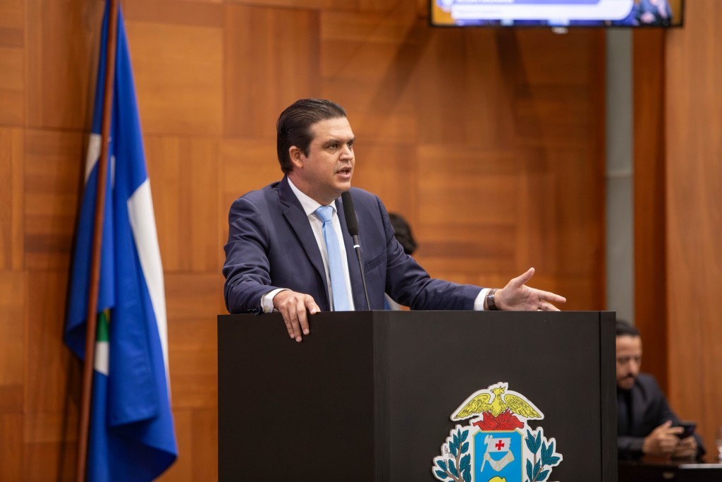 Deputado Thiago Silva apresenta projeto para garantir gratificação a profissionais que atuam na educação inclusiva