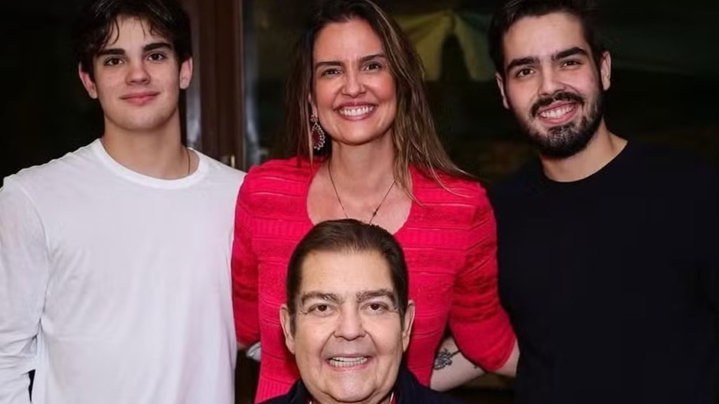 Esposa de Faustão homenageia o marido em aniversário de 76 anos e destaca resiliência