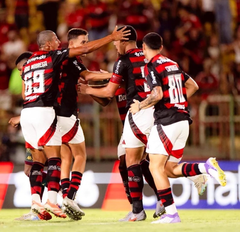 Flamengo estreia com empate nos acréscimos contra Portuguesa