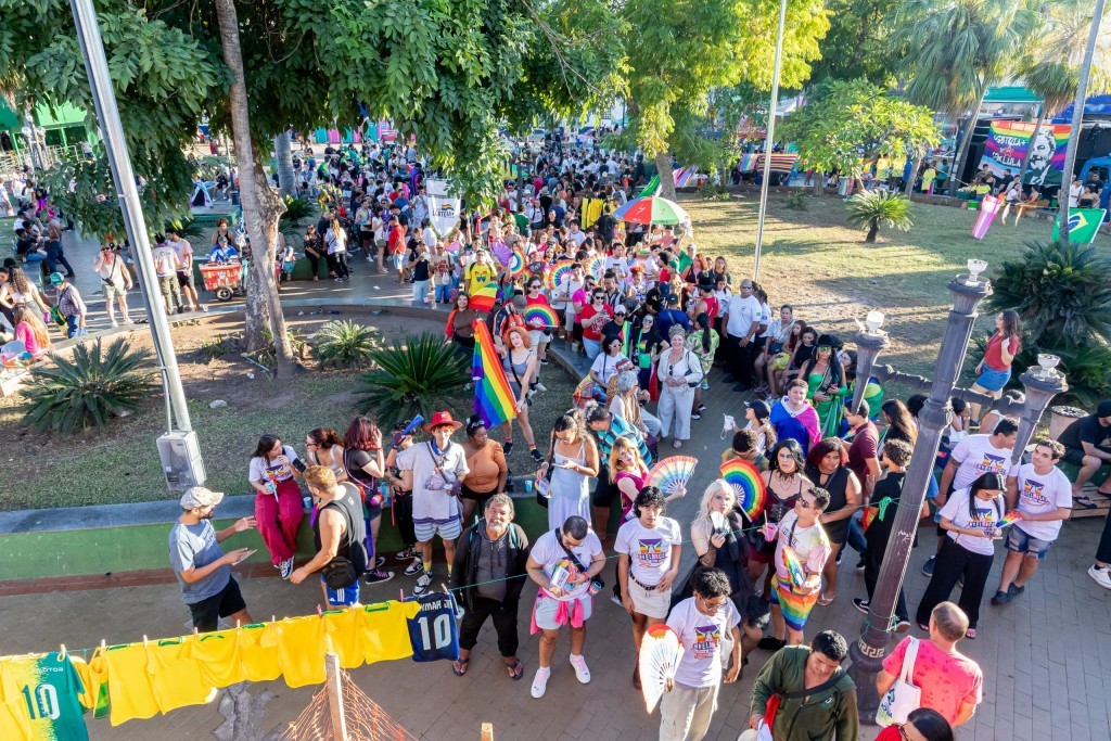Parada do Orgulho LGBTQIA+ ocorre com serviços de acolhimento, mobilidade e estrutura da Prefeitura de Cuiabá