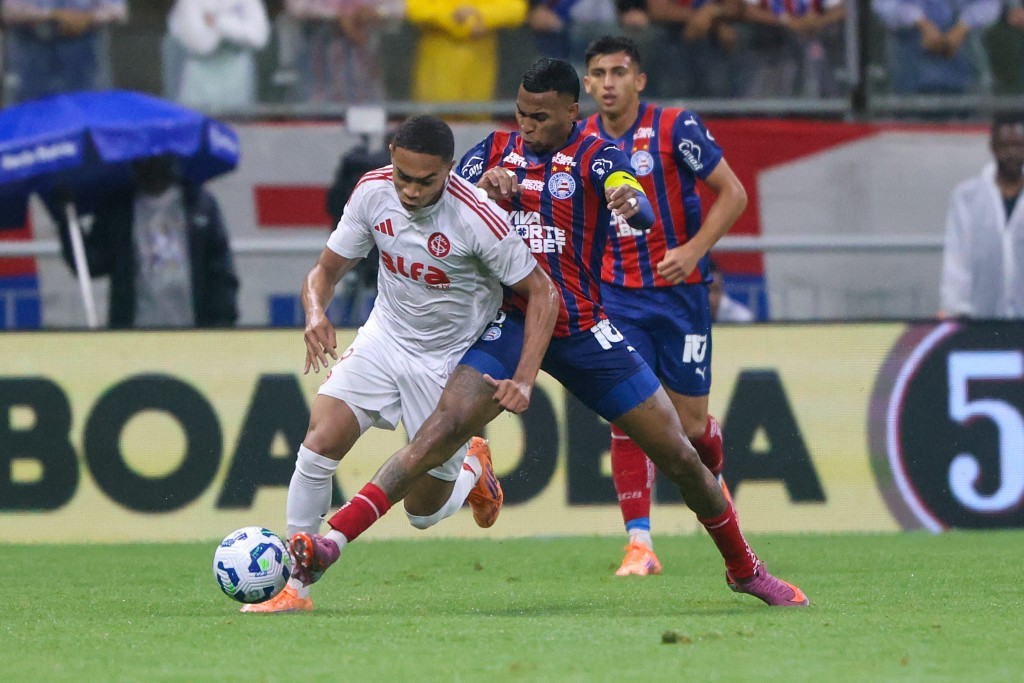 Bahia vence Internacional e se aproxima do G4 do Brasileirão