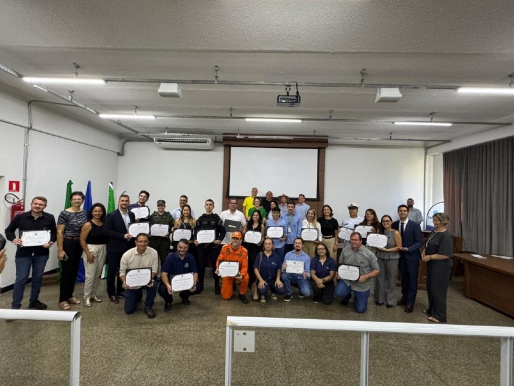 Prefeitura de Sinop e parceiros do projeto Meio Ambiente Itinerante recebem moção da Câmara dos Deputados