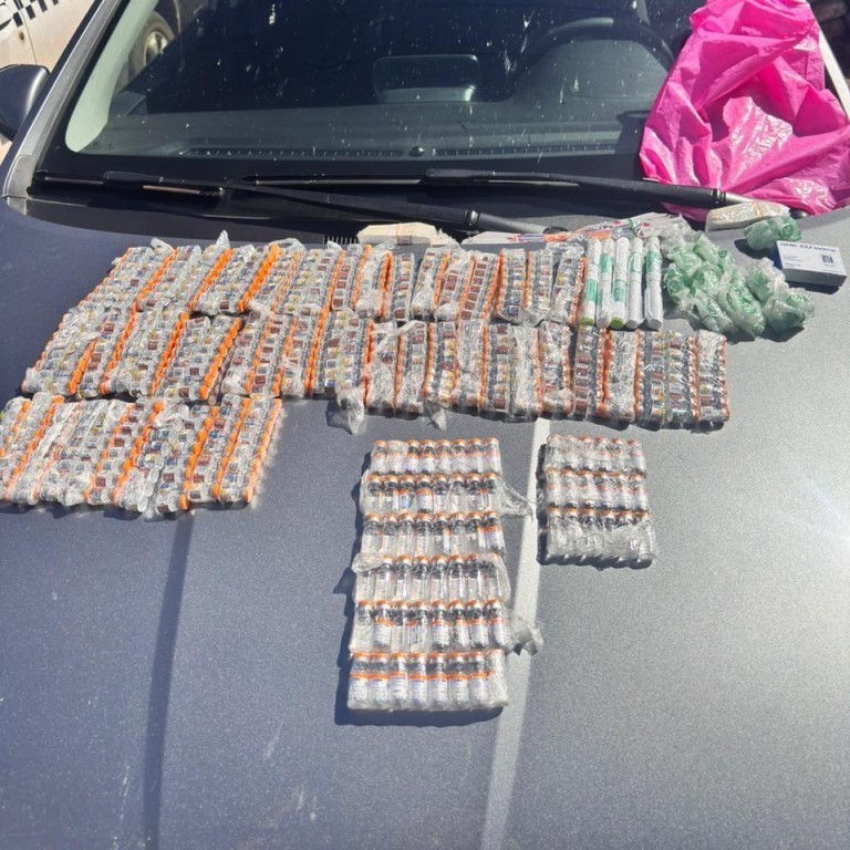 Polícia Militar e PRF apreendem R$ 300 mil em medicamento para emagrecimento e prendem casal por contrabando