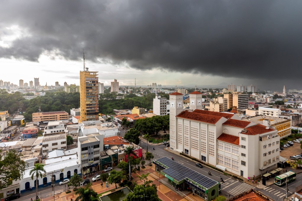 Cuiabá tem alerta para risco de tempestades e ventos de até 60 km/h