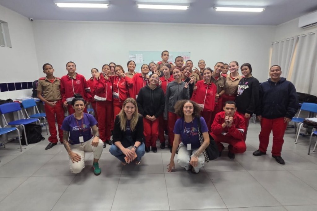Alunos de escola militar debatem violência de gênero em roda conversa