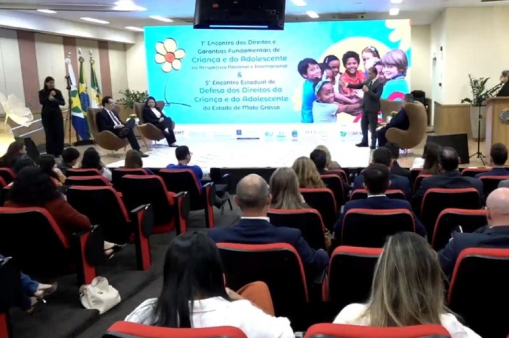 Encontro inicia com debate sobre cuidado e garantias da infância