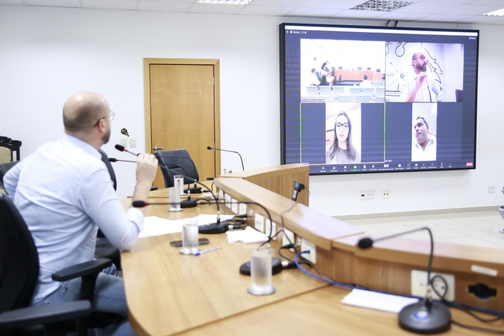 Comissão de Trabalho da ALMT analisa 35 projetos em reunião ordinária