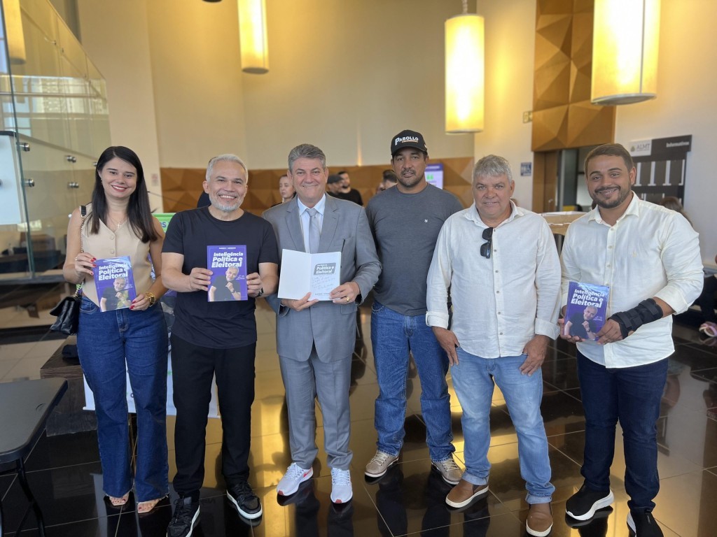 Publicitário lança livro de Marketing Político no Zulmira Canavarros