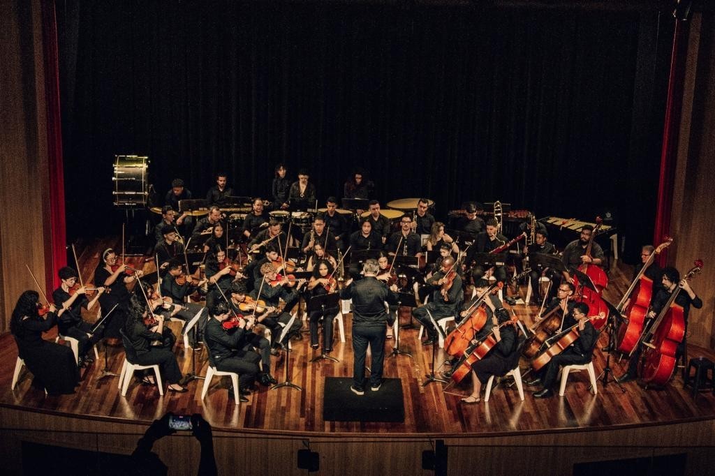 Orquestra CirandaMundo abre temporada artística 2026 sob regência de ex-aluno do projeto social da instituição