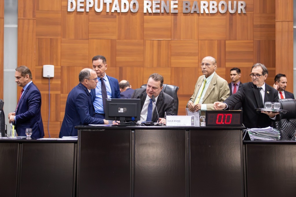 Sessão é marcada pela leitura da LDO 2027 e aprovação de projeto que cria Programa Social Creches da Terceira Idade