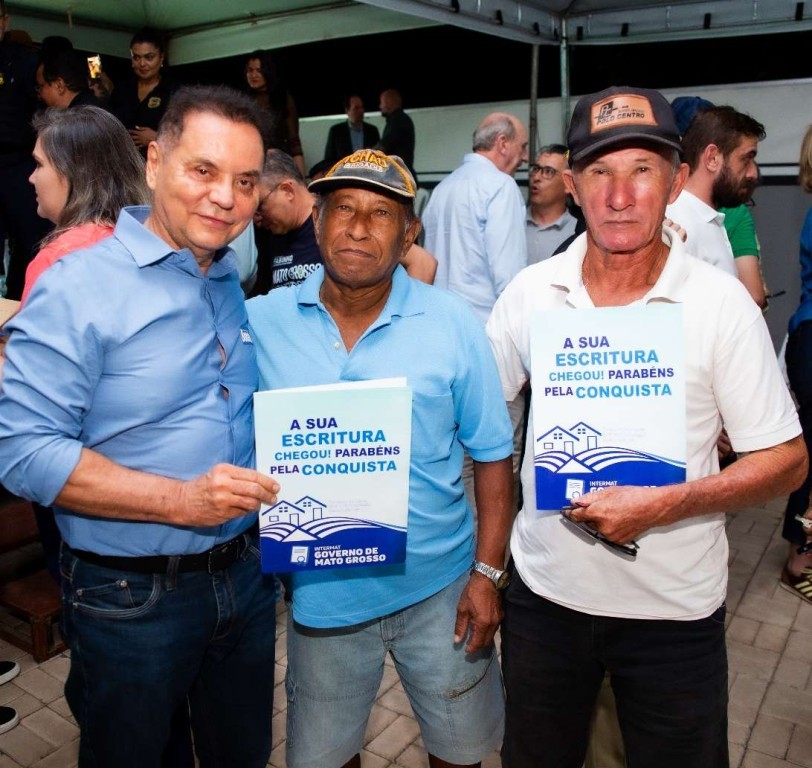 Botelho participa da entrega de 190 escrituras e inauguração de novas delegacias em Nobres e Rosário Oeste