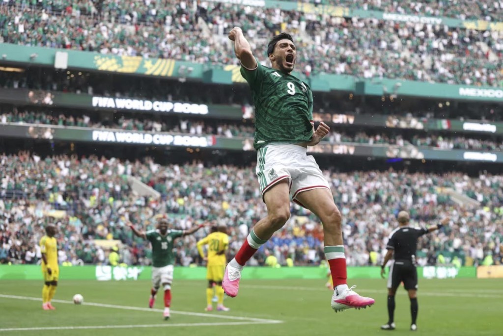 México vence África do Sul no Estádio Azteca em abertura marcada por cartões vermelhos
