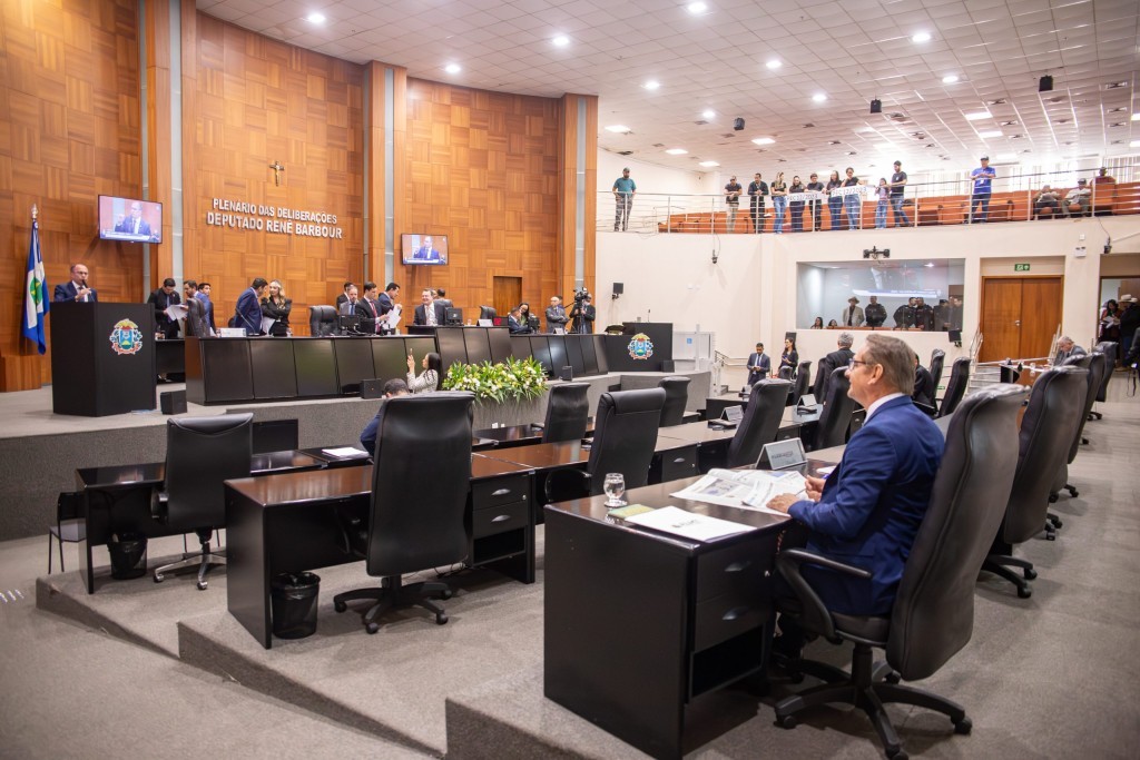 ALMT recebe senador paraguaio e reforça a agenda de integração entre os países