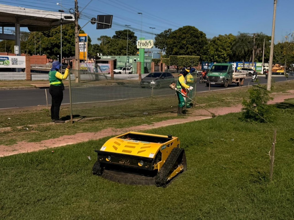 Limpurb reforça limpeza urbana com robôs de roçagem em Cuiabá