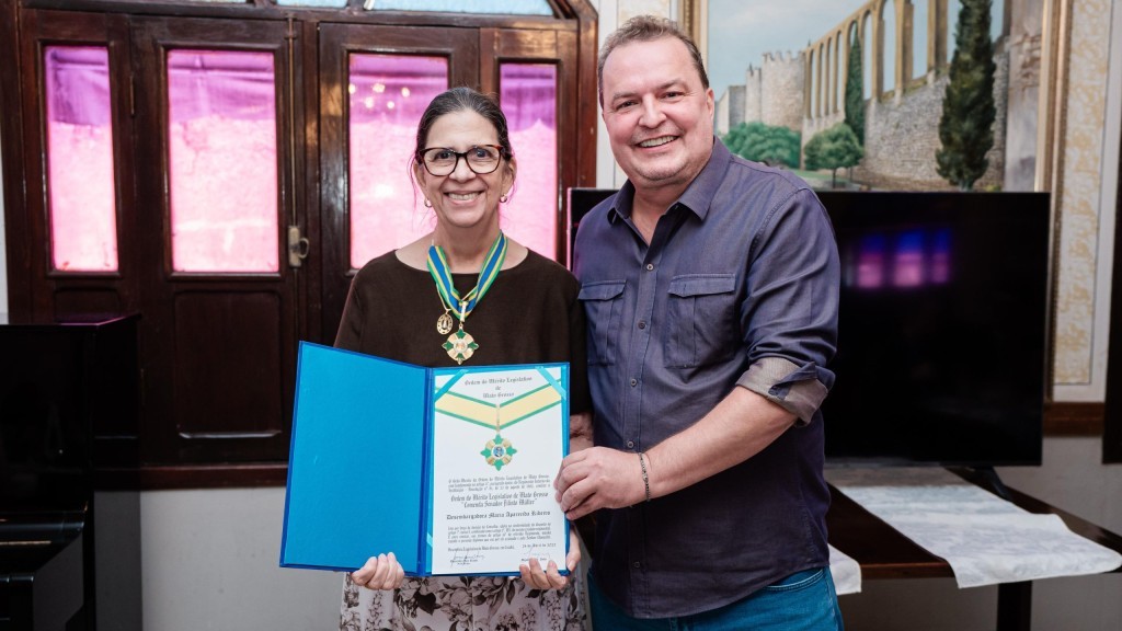 Max Russi homenageia desembargadora Maria Aparecida Ribeiro com a Comenda Filinto Müller