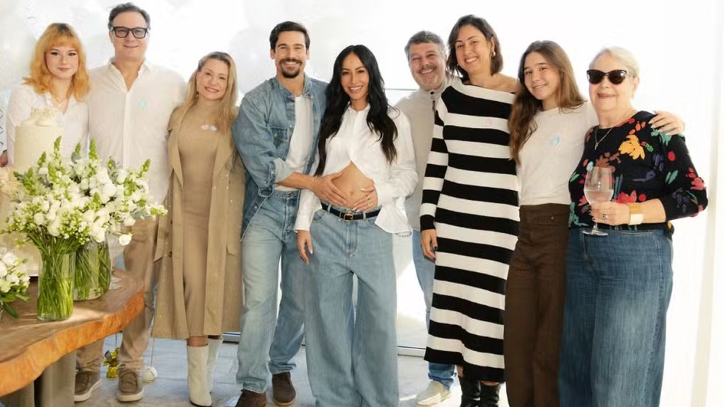Sabrina Sato relembra chá revelação e exibe cliques inéditos do momento especial