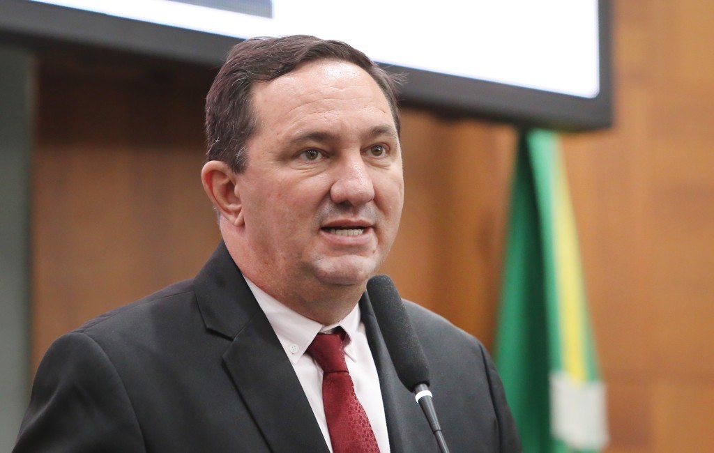 Barranco denuncia abandono e cobra respostas sobre paralisação de reforma escolar em Poconé