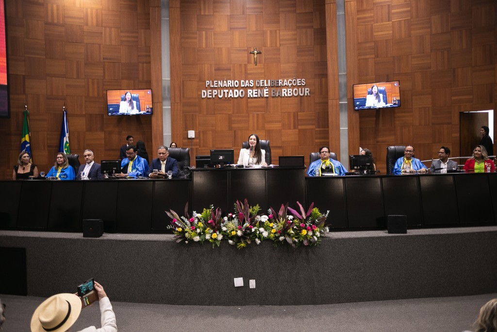 Assembleia Legislativa homenageia personalidades com comendas, medalhas e título de cidadania