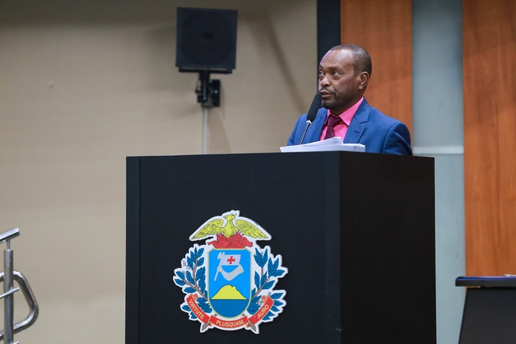 Henrique Lopes cobra explicações do governo sobre irregularidades de consignados para servidores