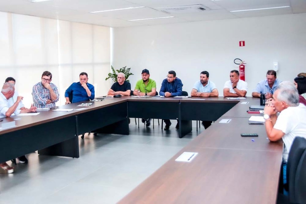 Botelho e lideranças cobram melhorias no fornecimento de energia em Carlinda e Nobres