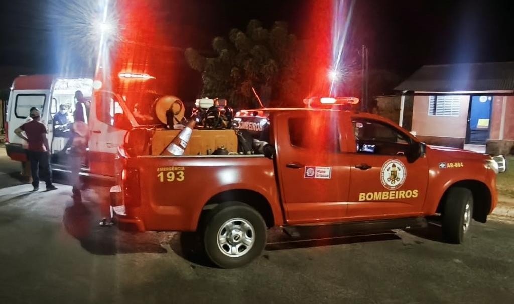 Corpo de Bombeiros socorre duas pessoas envolvidas em acidente de trânsito em Poconé