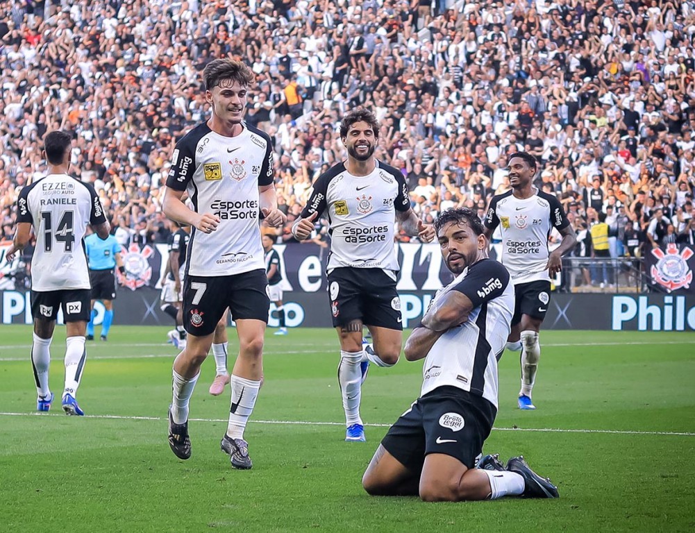Corinthians vence o Vasco e respira fora do Z4 no Brasileirão