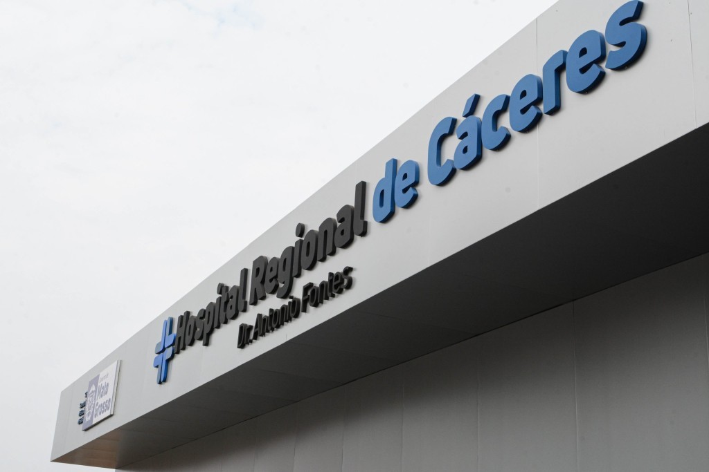 Dr. João cobra solução para falta de medicamentos e insumos no Hospital Regional de Cáceres
