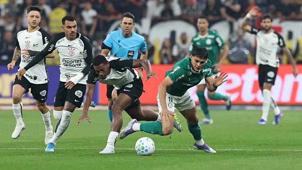 Corinthians segura o Palmeiras e empata em 0 a 0 no Brasileirão