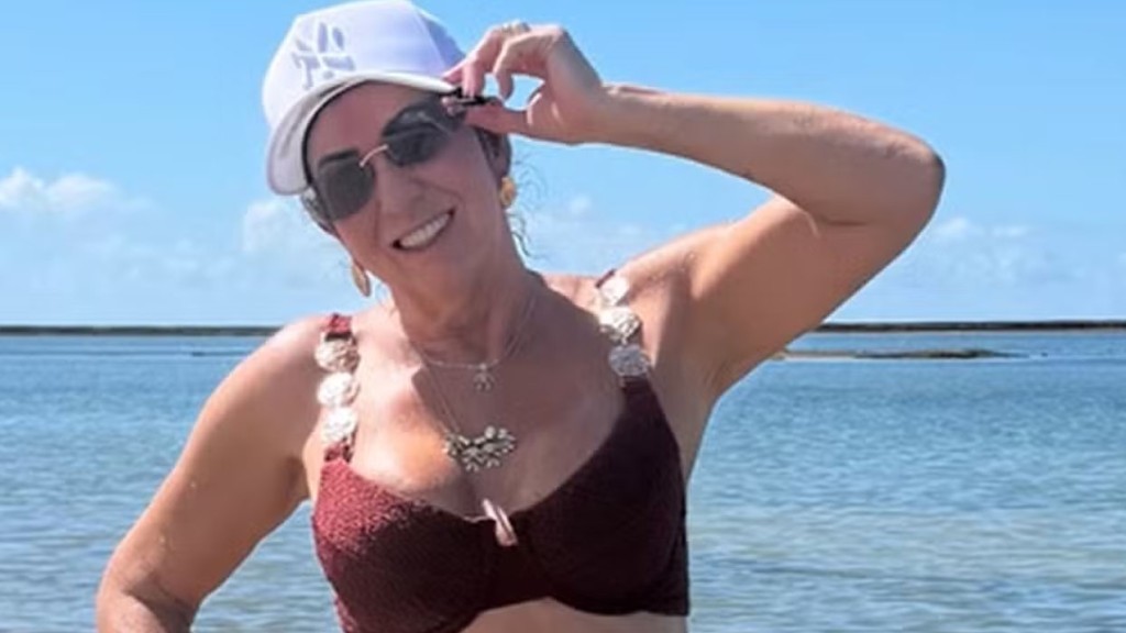 Margareth Serrão curte dia de praia e exibe resultado impressionante apó cirurgias