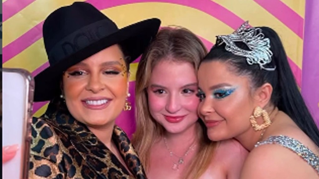 Sophia Valverde celebra papel em filme sobre Marília Mendonça: ‘Um presente’