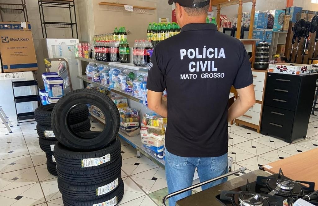 Polícia Civil e Procon fiscalizam loja de móveis em Acorizal investigada por golpes em aposentados