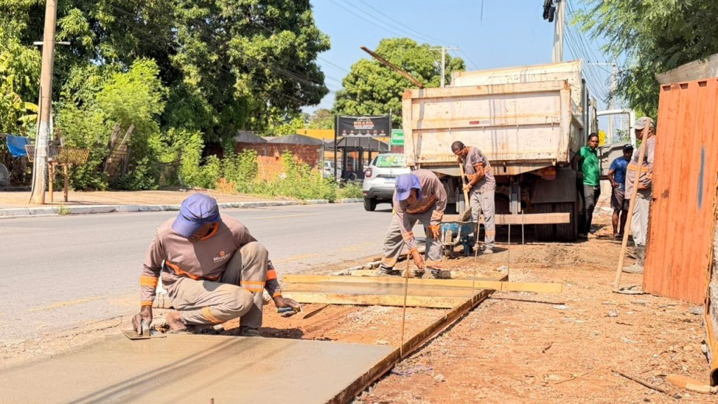 Prefeitura executa obras de contenção e reconstrução de calçada na Avenida Doutor Meirelles