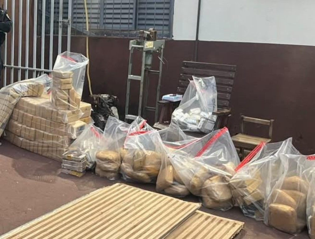 Polícia Militar e PRF apreendem 251 tabletes de maconha e pasta base em Diamantino
