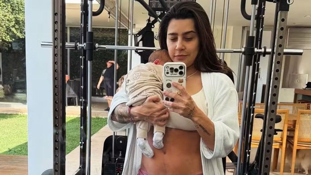 Lauana Prado leva filho recém-nascido para conhecer sua academia: ‘Do lado de fora’