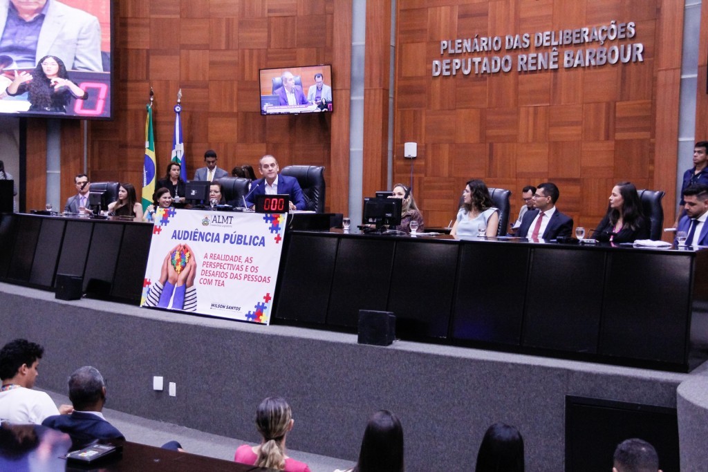 Estabelecimentos de comércio e serviço podem ter pranchas de comunicação para autistas