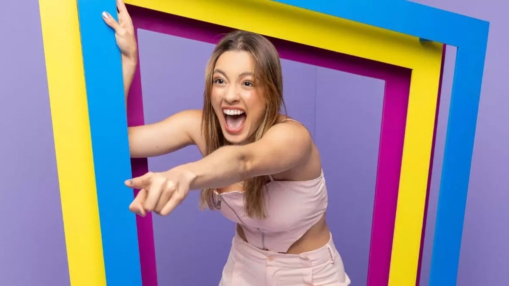 Beatriz Reis compartilha perrengue durante almoço em Milão com amigas