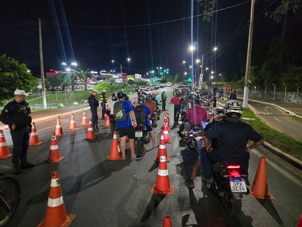 Operação remove 60 veículos e flagra 30 motoristas sem CNH em VG